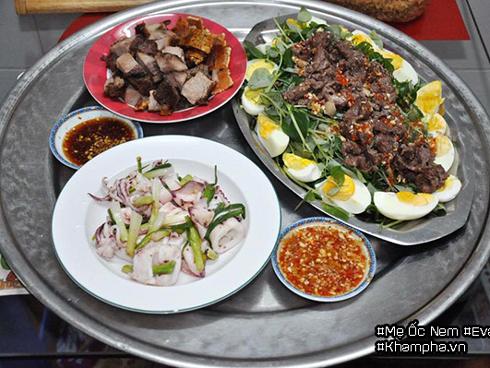 Mẹ Hà Nội định cư ở Sài Gòn khoe mâm cơm ai nhìn cũng phải chú ý bát nước chấm