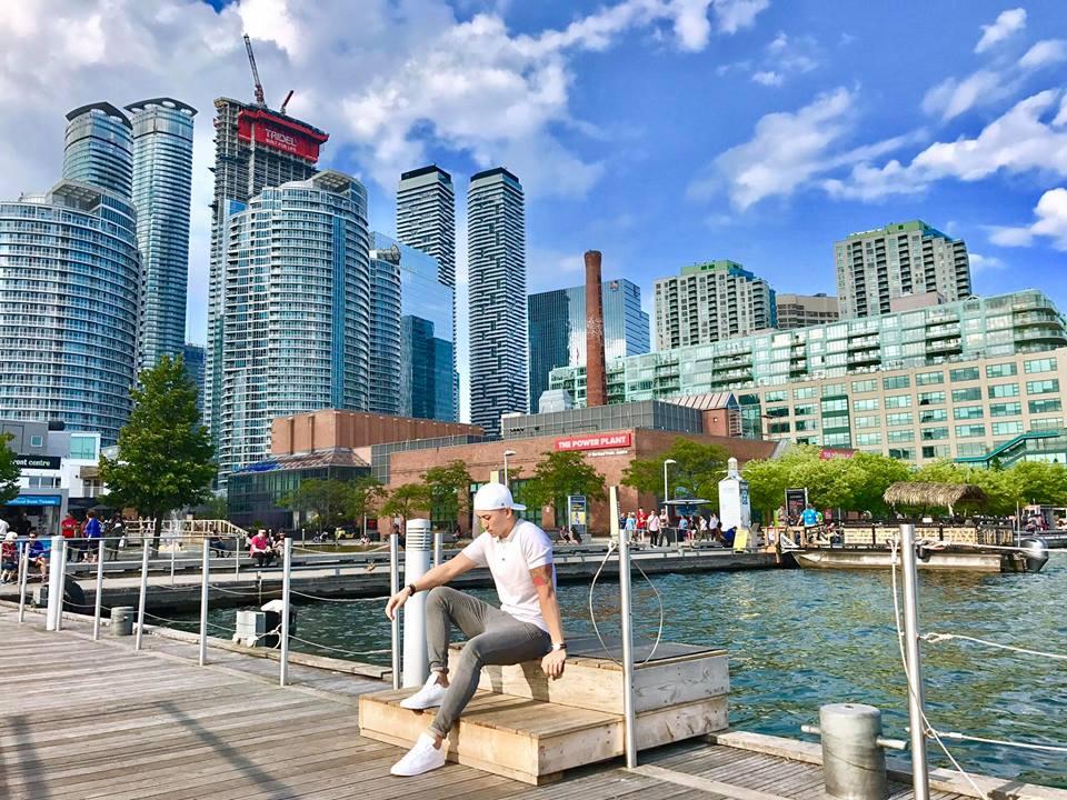 Hot girl - hot boy Việt 10/8: Minh Châu thâm thúy nói về tình yêu 'Hàng rẻ thì mới nhiều kẻ theo'-4