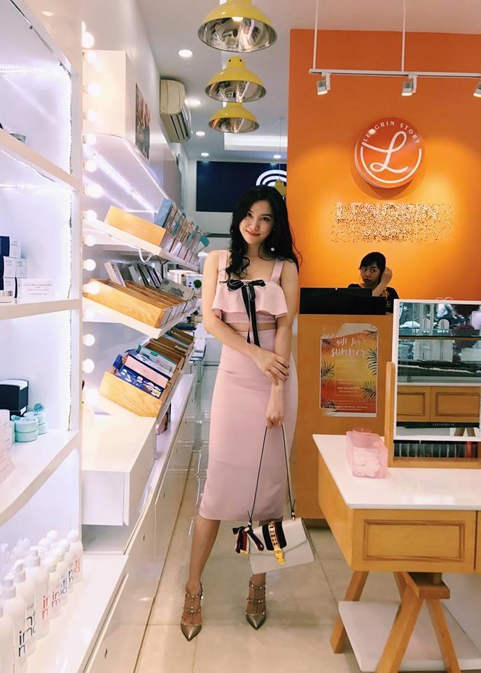 Hot girl - hot boy Việt 10/8: Minh Châu thâm thúy nói về tình yêu 'Hàng rẻ thì mới nhiều kẻ theo'-9