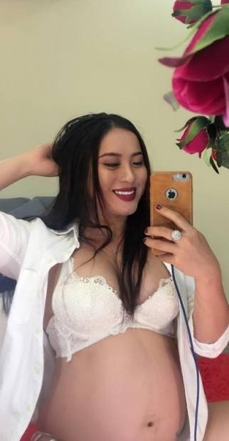 Hot girl - hot boy Việt 10/8: Minh Châu thâm thúy nói về tình yêu 'Hàng rẻ thì mới nhiều kẻ theo'-3