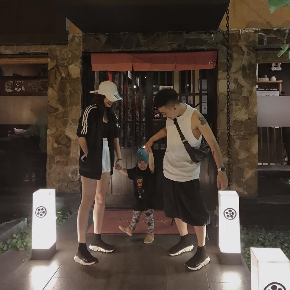 Hot girl - hot boy Việt 10/8: Minh Châu thâm thúy nói về tình yêu 'Hàng rẻ thì mới nhiều kẻ theo'-12