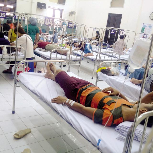Hà Nội: Bệnh viện nghẹt cứng người khám sốt xuất huyết-1
