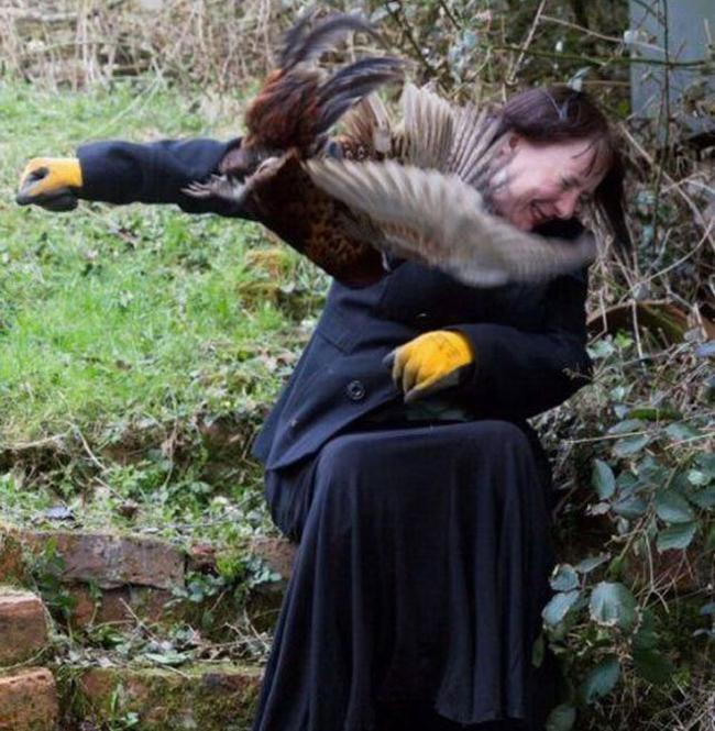 Chị em khóc thét khi bất ngờ bị... 'sàm sỡ'-2