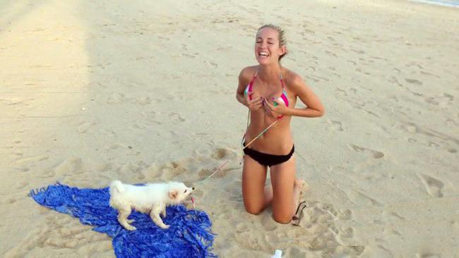 Chị em khóc thét khi bất ngờ bị... 'sàm sỡ'-3