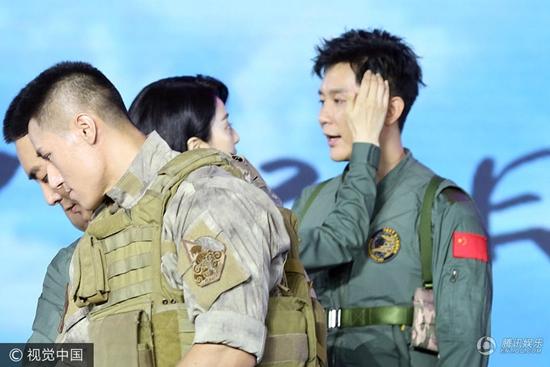 Phạm Băng Băng và Lý Thần tranh thủ âu yếm nhau mọi lúc mọi nơi-7