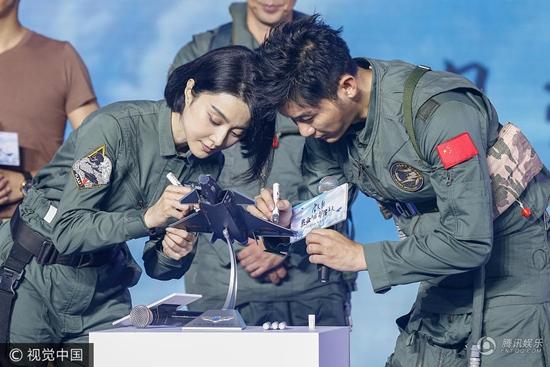 Phạm Băng Băng và Lý Thần tranh thủ âu yếm nhau mọi lúc mọi nơi-9