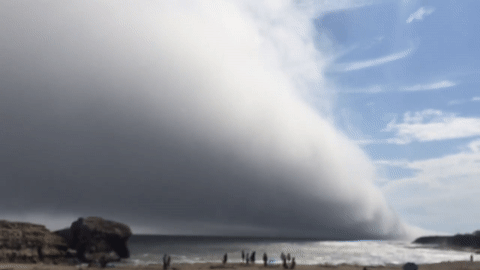 Mây khổng lồ lại xuất hiện như muốn nuốt chửng bãi biển ở Mỹ-2