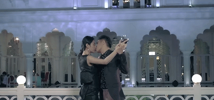 Clip: Những nụ hôn bạo liệt gây shock nhất lịch sử MV nhạc Việt-1
