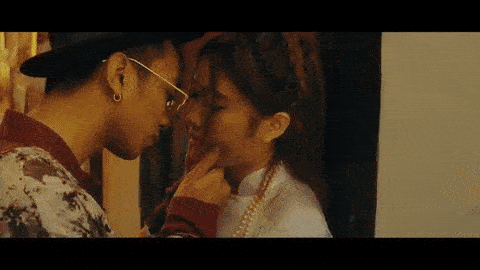 Clip: Những nụ hôn bạo liệt gây shock nhất lịch sử MV nhạc Việt-2