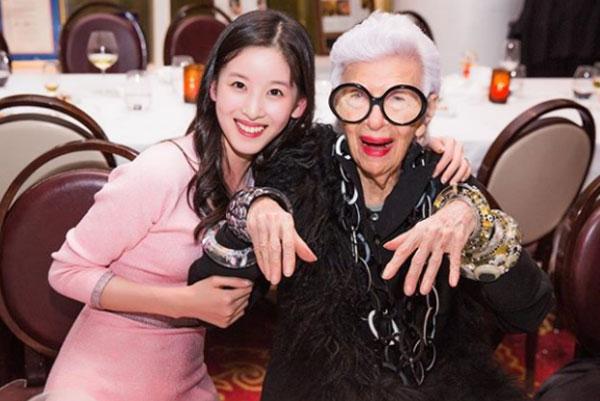 Lấy đại gia hơn 19 tuổi, trở thành nữ tỉ phú trẻ nhất Trung Quốc, 'cô bé trà sữa' dát hàng hiệu khắp người-10