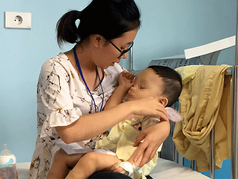 Bé trai một tuổi bị bạo hành sắp xuất viện