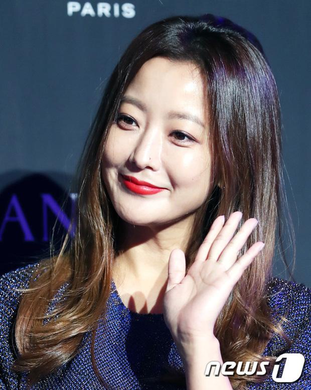 Sao Hàn 10/8: Ở tuổi 40, Kim Hee Sun vẫn là mỹ nhân đẹp xuất sắc-2