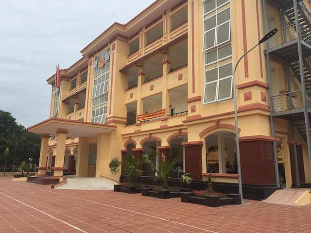 Ngay giữa Hà Nội, lại thêm vụ lãnh đạo xã phê bình cả nhà khi xác nhận lý lịch nhập học-2