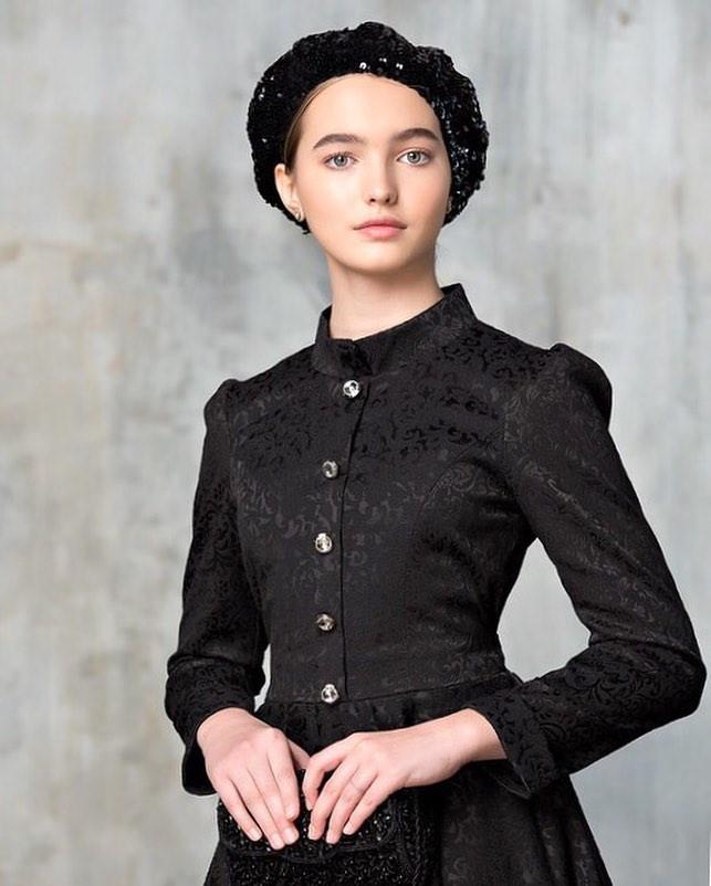 Vẻ ngoài xinh như búp bê của siêu mẫu 13 tuổi hot nhất nước Nga-11