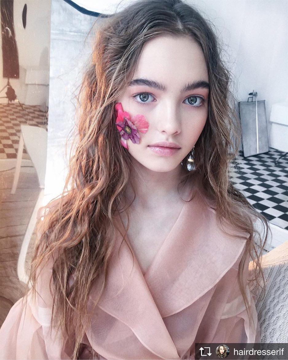 Vẻ ngoài xinh như búp bê của siêu mẫu 13 tuổi hot nhất nước Nga-8