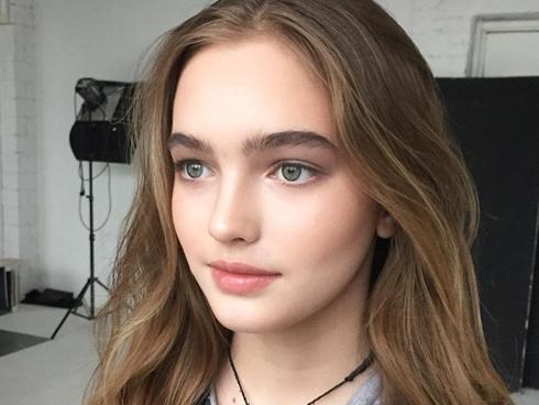 Vẻ ngoài xinh như búp bê của siêu mẫu 13 tuổi hot nhất nước Nga