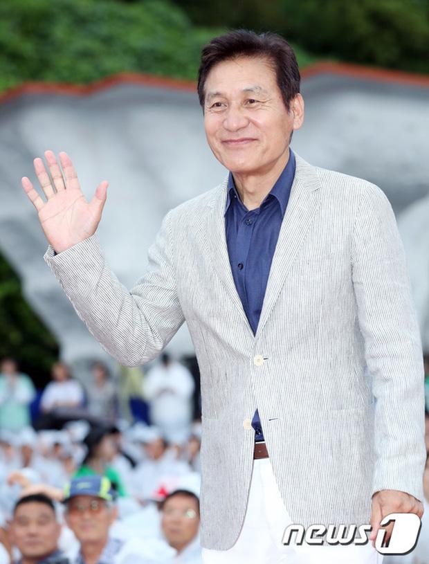 Sự kiện thảm đỏ ngược đời: Mỹ nhân hạng B 'hở' và vượt mặt luôn loạt mỹ nhân hạng A-14