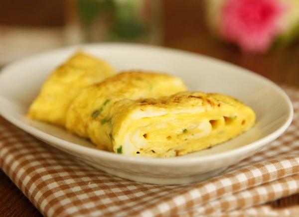 Đừng sợ, cứ mạnh tay đổ rượu vào trứng rồi rán lên, trứng chỉ có gọi là thơm phưng phức-2