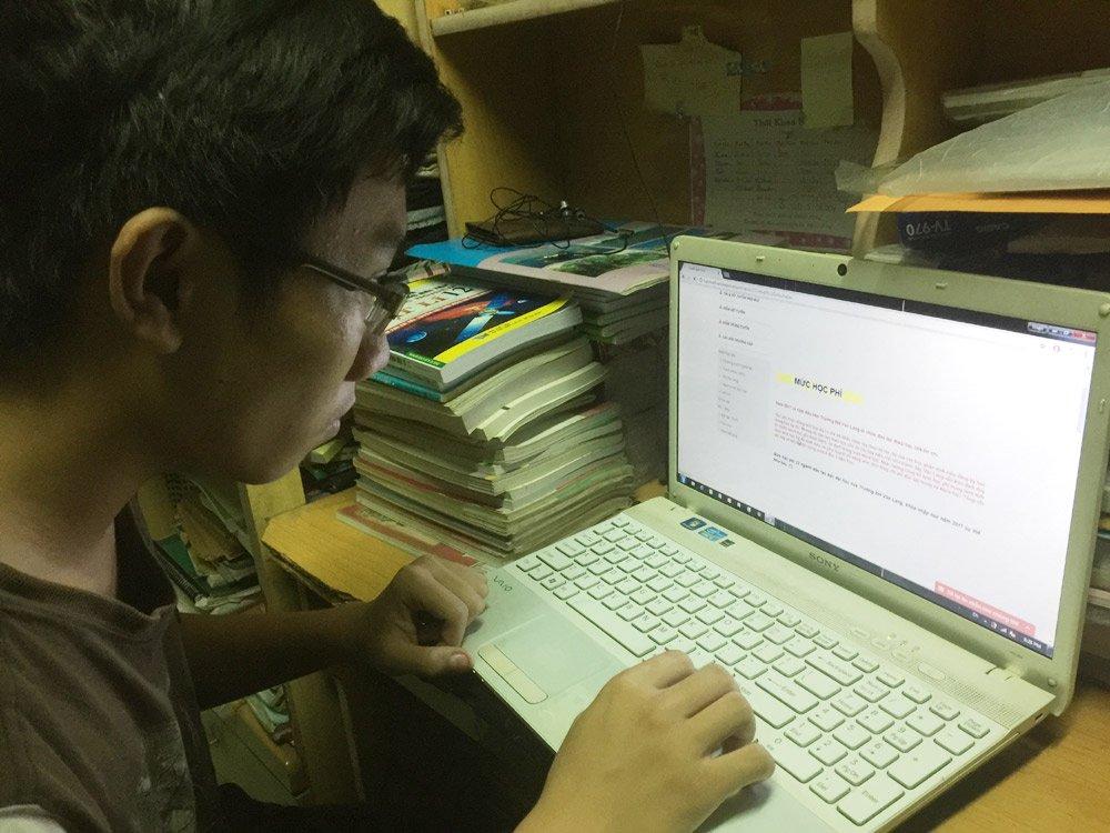 Ước mơ của chàng tân sinh viên khiến người mẹ đẩy xe rác rơi nước mắt-1