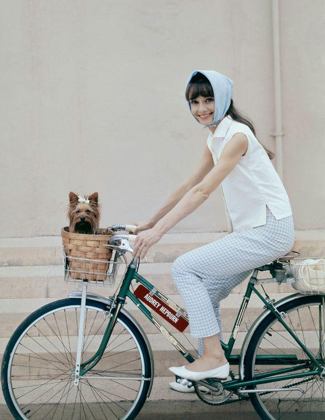 Biểu tượng thời trang Audrey Hepburn nói không với giày cao gót và bài học đáng quý cho phụ nữ-4