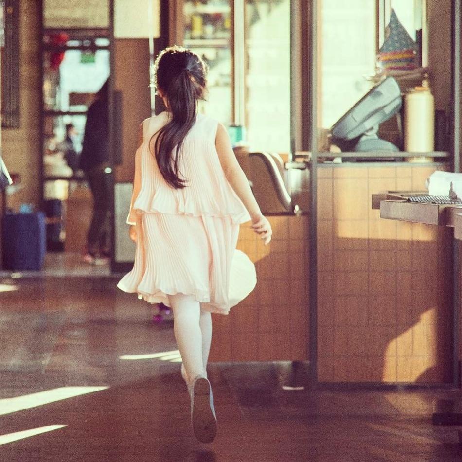 Những bức ảnh giản dị nhưng đong đầy hạnh phúc của tổ ấm Triệu Vy - Huỳnh Hữu Long-11