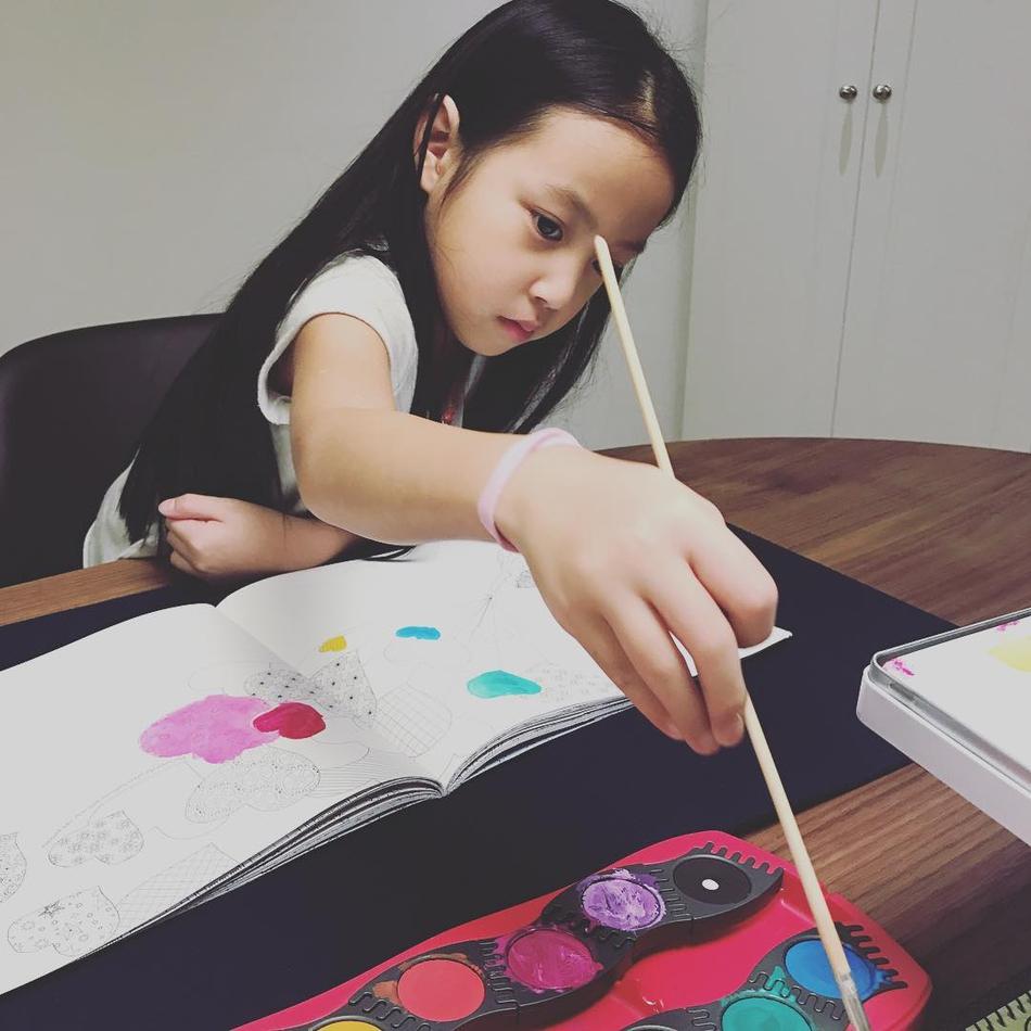 Những bức ảnh giản dị nhưng đong đầy hạnh phúc của tổ ấm Triệu Vy - Huỳnh Hữu Long-9