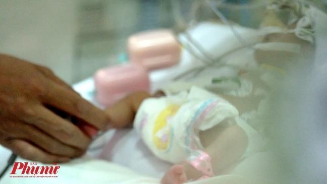 Bé gái vừa chào đời đã lên cơn nghiện ma túy-3