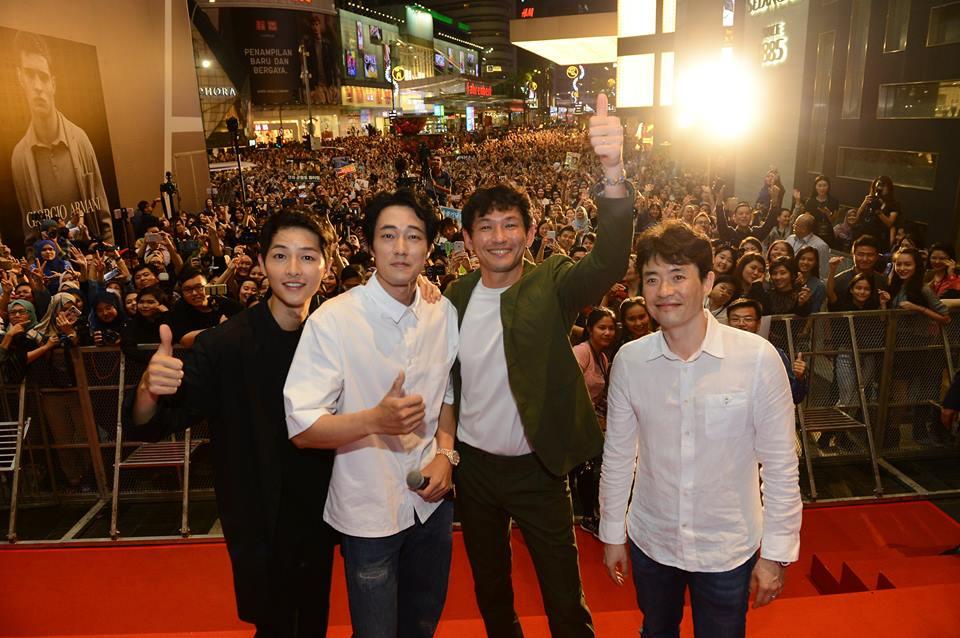 10.000 người chen chúc để ngắm nhìn Song Joong Ki bằng xương bằng thịt-1