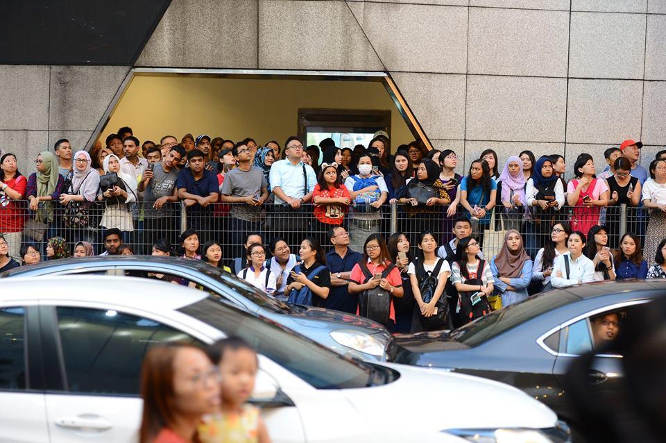 10.000 người chen chúc để ngắm nhìn Song Joong Ki bằng xương bằng thịt-6