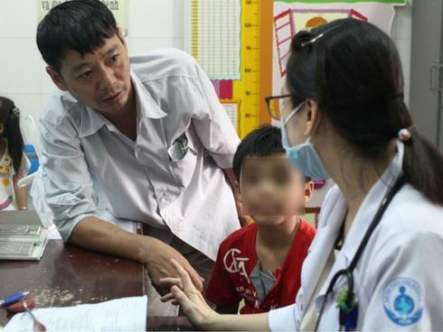 Con mắc chứng rối loạn thần kinh vì dùng nhiều smartphone