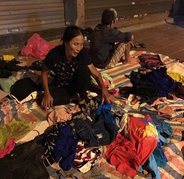 Vụ bà già trộm đồ trong shop quần áo: Bị tâm thần phân liệt nên được bàn giao về cho gia đình chữa bệnh-1