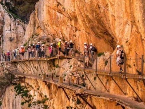 Thác nước nổi tiếng trong phim 'Tây Du Ký' bị sụp đổ do động đất-1