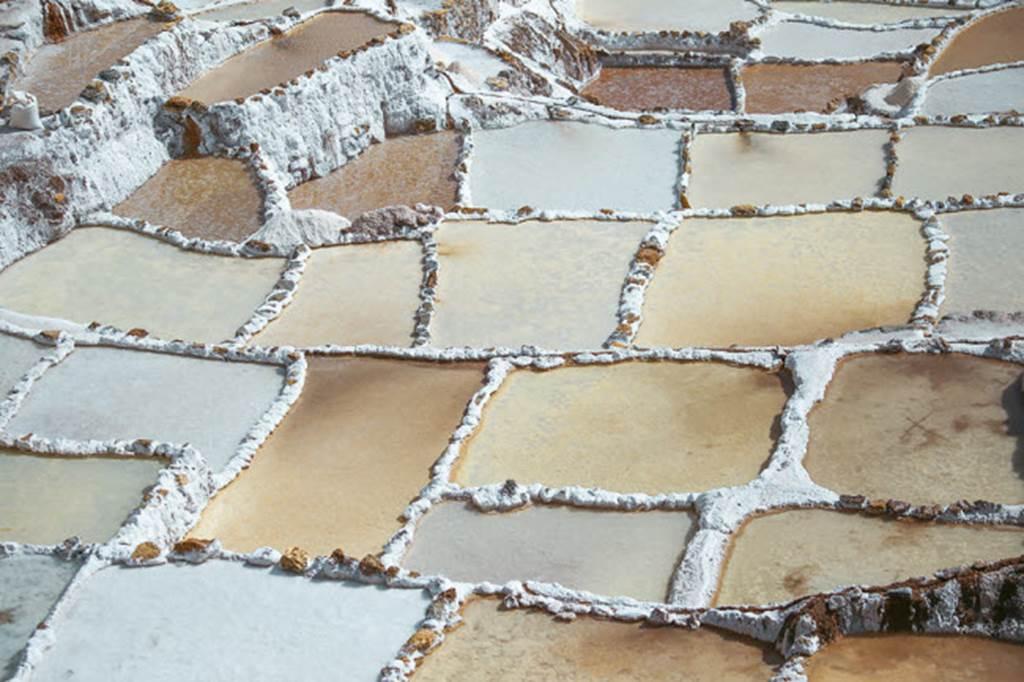 Hồ muối bậc thang đẹp lạ kỳ, ngỡ như hành tinh khác-5