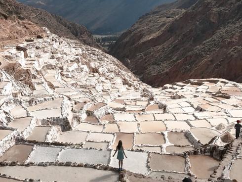 Hồ muối bậc thang đẹp lạ kỳ, ngỡ như hành tinh khác