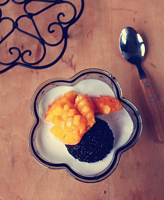 Hóa ra cách làm món xôi nếp cẩm xoài được chị em thích thú lại dễ dàng thế này-1