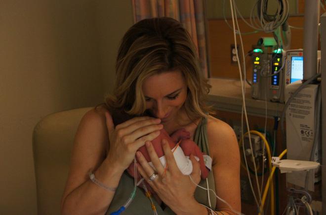 Nhận con nuôi sau 4 năm hiếm muộn, 1 tuần sau cặp vợ chồng mong con lại phải rơi nước mắt-2