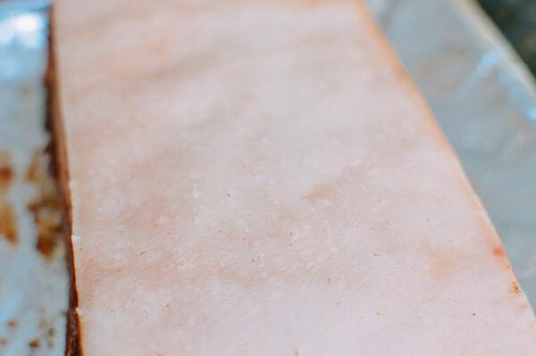 Đã phát hiện ra mẹo nướng thịt lợn bì giòn thơm như ngoài hàng đây rồi-2