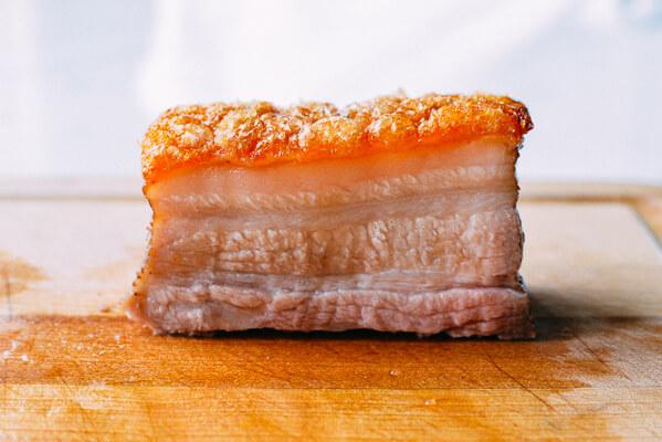 Đã phát hiện ra mẹo nướng thịt lợn bì giòn thơm như ngoài hàng đây rồi-8