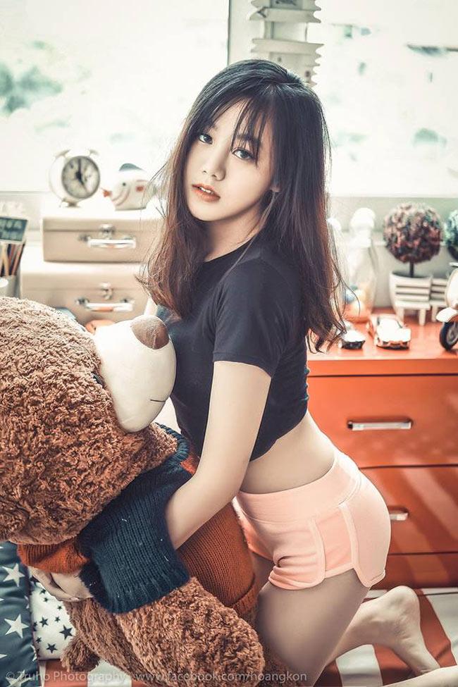 Nữ sinh Hà thành thu hút sự chú ý với vẻ đẹp gợi cảm-1