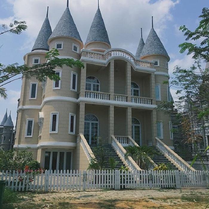 Giới trẻ Việt sốt 'rần rần' trước trường phù thủy Hogwarts - Đại học Võ Trường Toản-9