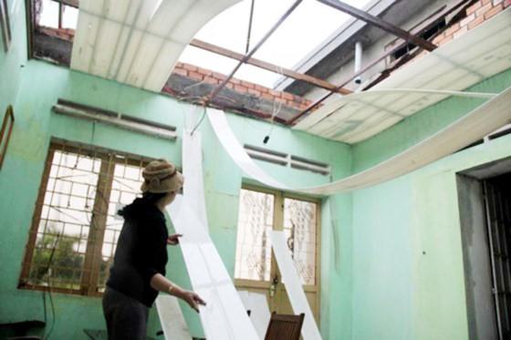 Mưa đá kèm theo lốc xoáy làm tốc mái hơn 40 ngôi nhà tại Lâm Đồng-1