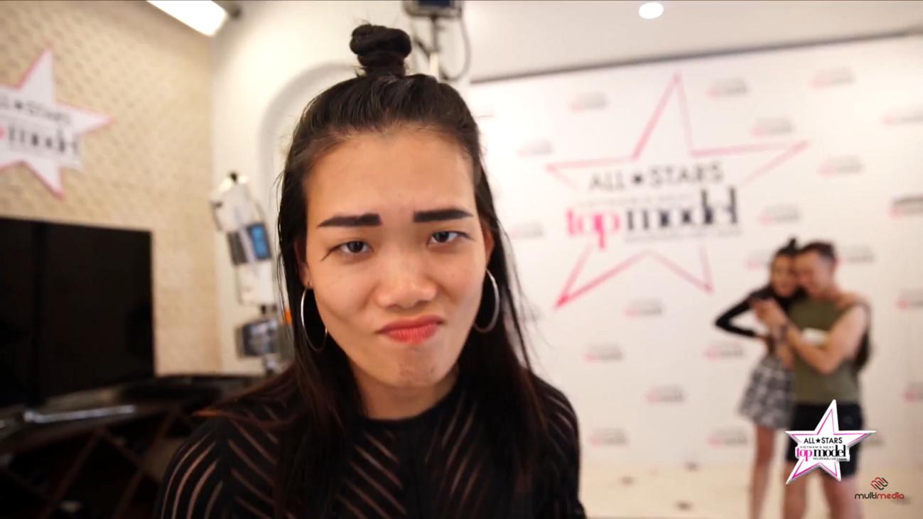 Thí sinh Next Top Model kẻ chân mày phong cách lạ, 'phá nát' bản hit của Taylor Swift-11