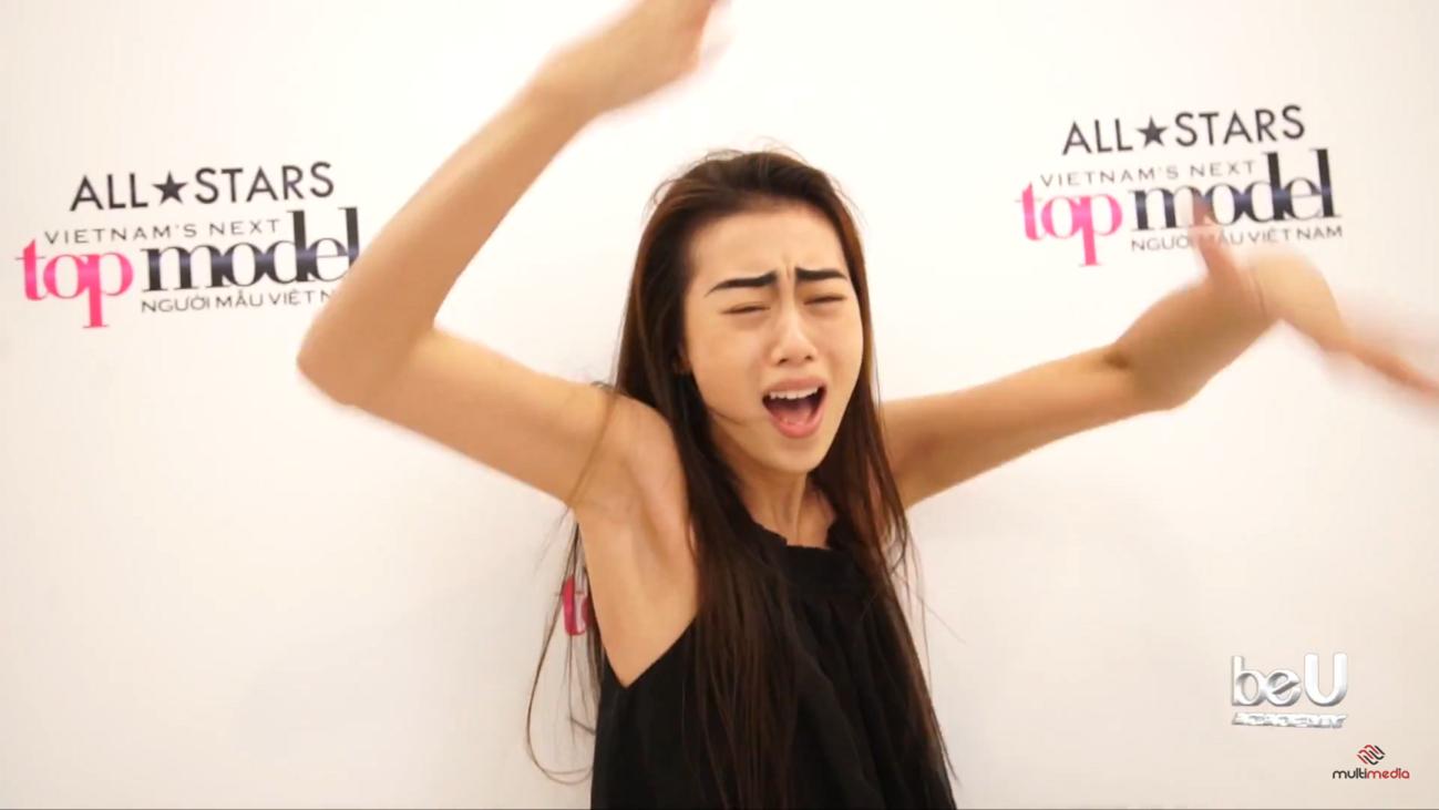 Thí sinh Next Top Model kẻ chân mày phong cách lạ, 'phá nát' bản hit của Taylor Swift-9