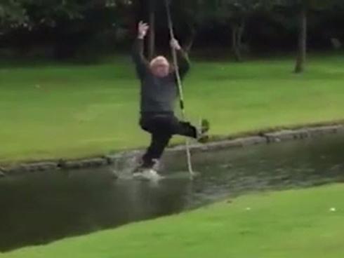 Clip hài: 'Trẻ không chơi già ham vui' là có thật