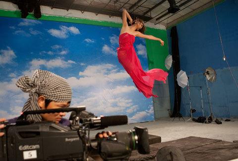 Những thử thách của Next Top Model khiến thí sinh 'cứng' đến mấy cũng khóc thét-4