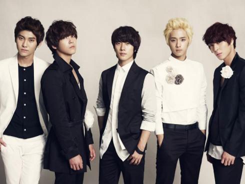 Hoya liên tục gửi lời xin lỗi trong phát biểu đầu tiên sau khi rời INFINITE-3