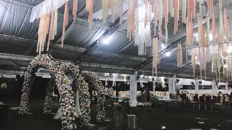 Hé lộ không gian tiệc cưới ngập sắc hoa của anh trai Bảo Thy và vợ hot girl-1