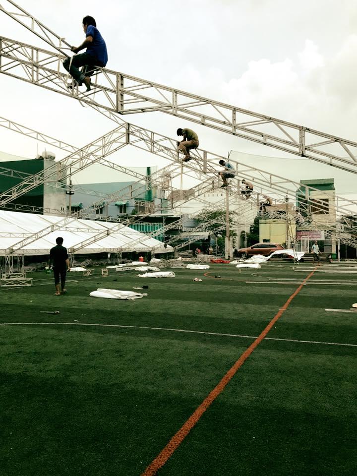 Hé lộ không gian tiệc cưới ngập sắc hoa của anh trai Bảo Thy và vợ hot girl-4