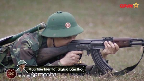 Huy Cung giật nảy người khi bắn súng khiến Khắc Việt cười 'không ngậm được miệng'-9