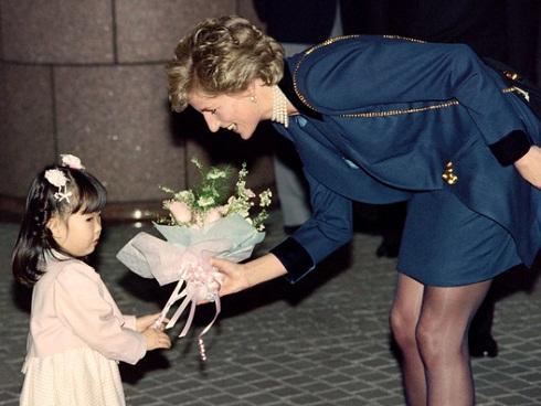 Thì ra mốt giấu quần được công nương Diana lăng xê từ lâu rồi-10